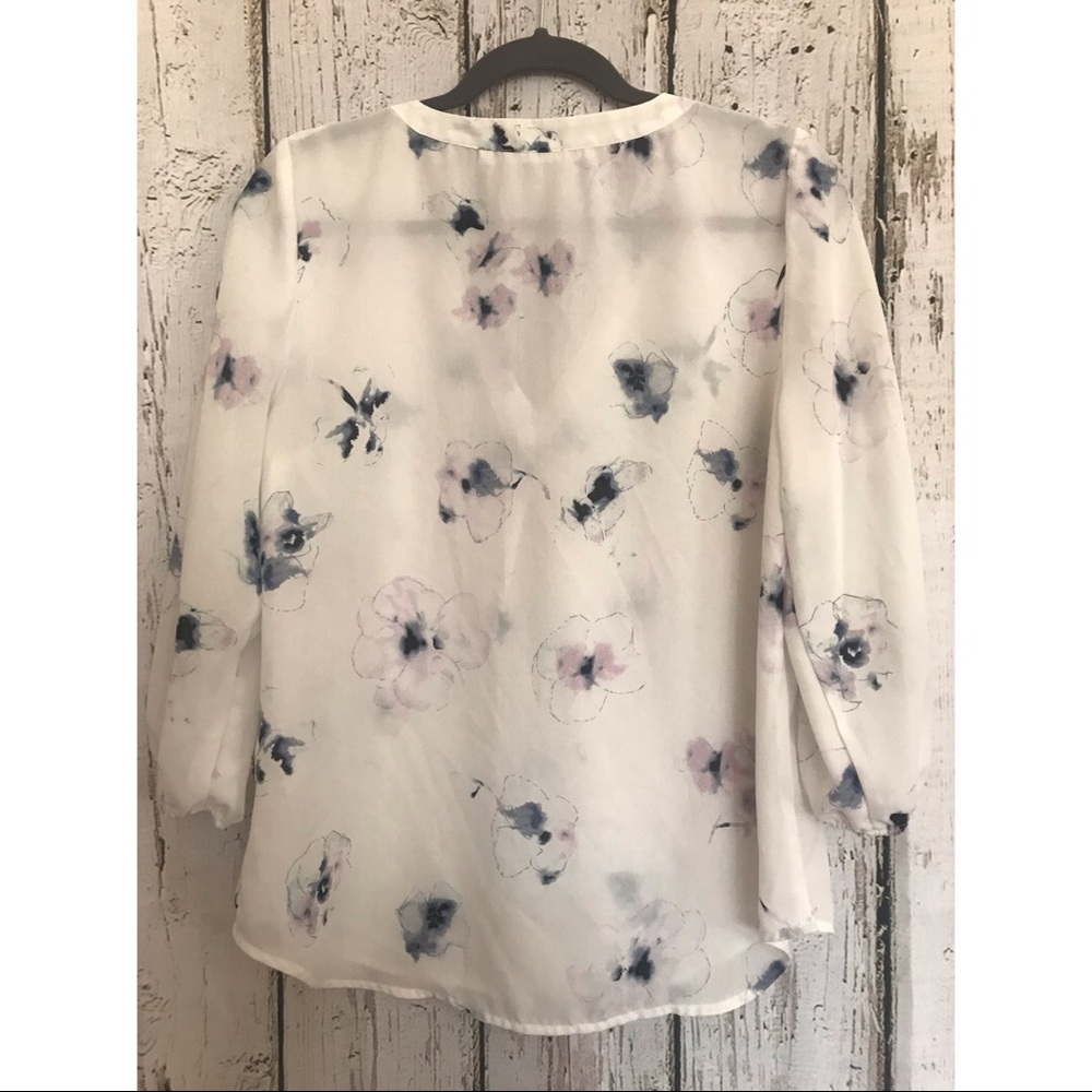 Violet + Claire Floral Blouse - Picture 2 of 3